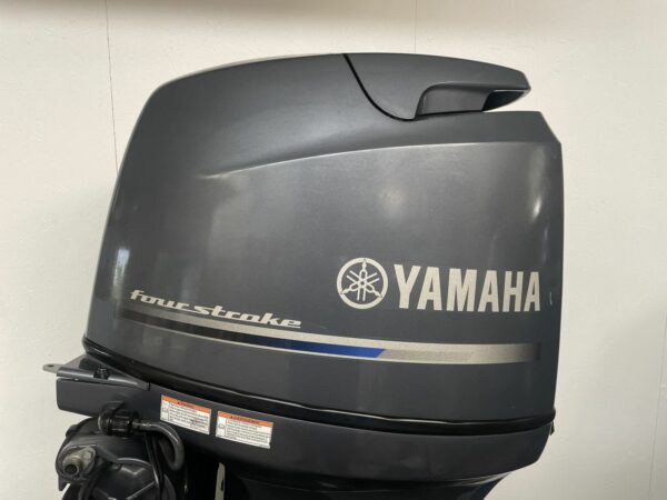 Yamaha F100D – Bild 3