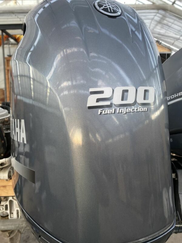 Yamaha F200